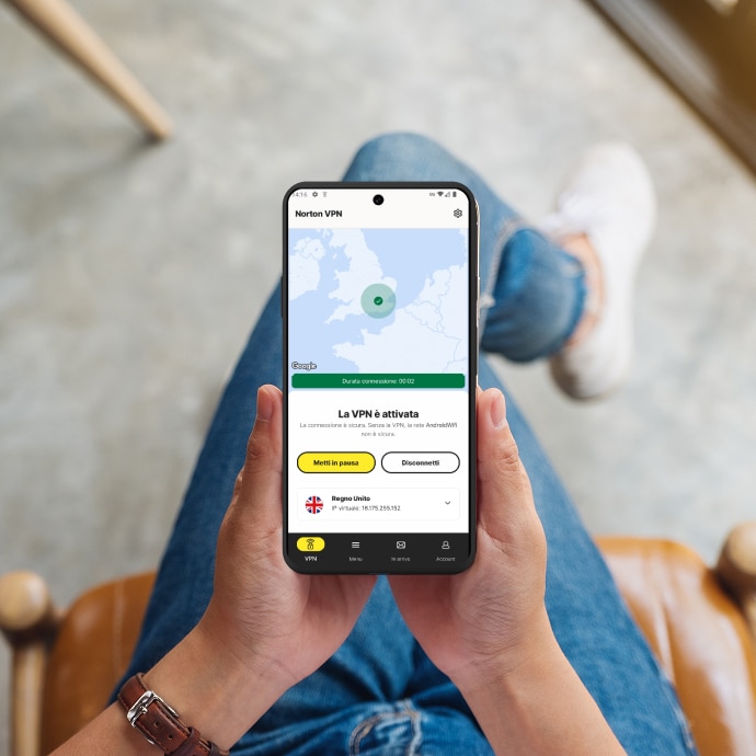 Un telefono con “VPN attiva” sullo schermo